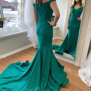 Brand new Jovani NEVER WORN size 4!